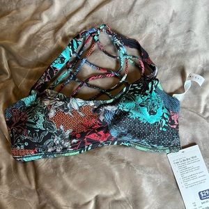 Lululemon free to be wild bra. NWT. Size 10